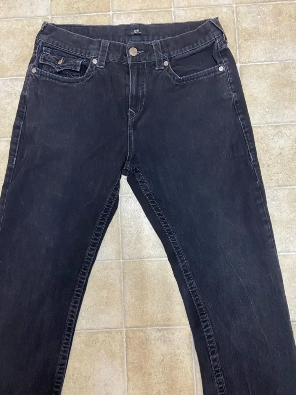 True Religion Men's Black Relaxed Fit  Straight Jeans with Flap Pockets Size 34